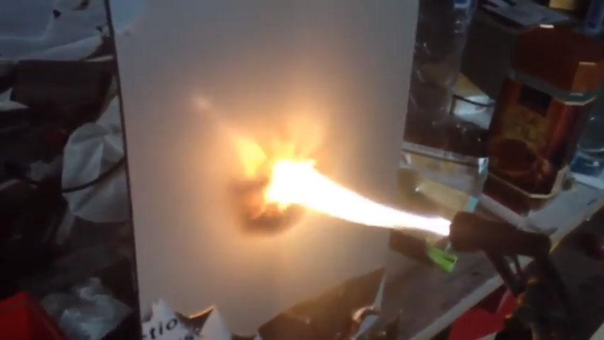[Video] Đốt thử tấm ốp nhôm aluminium chống cháy